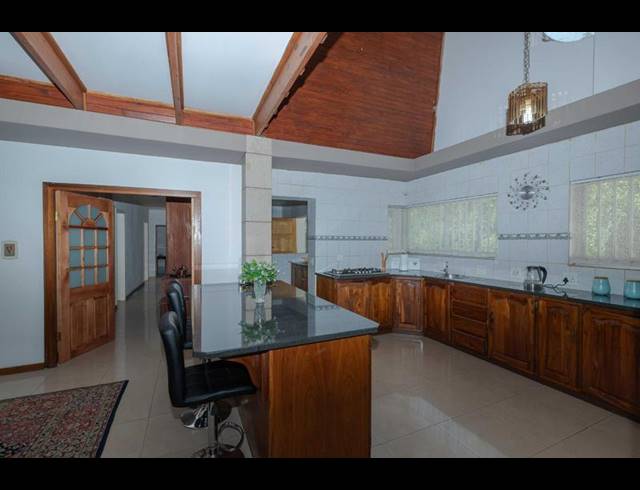 6 BEDROOM HOUSE FOR SALE IN MORELETAPARK